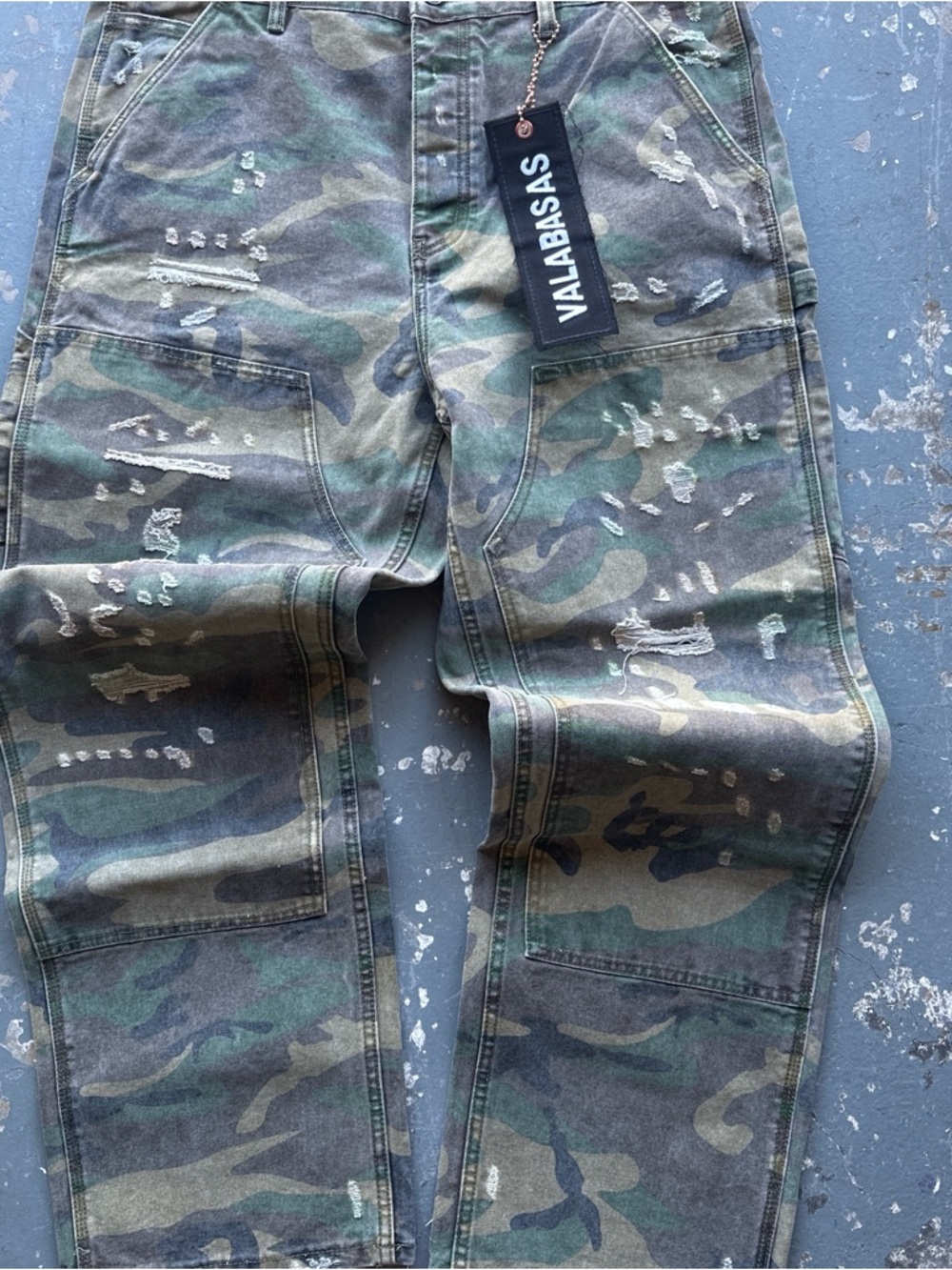 Vallabrasas Men’s Camo Distressed carpenter Jeans